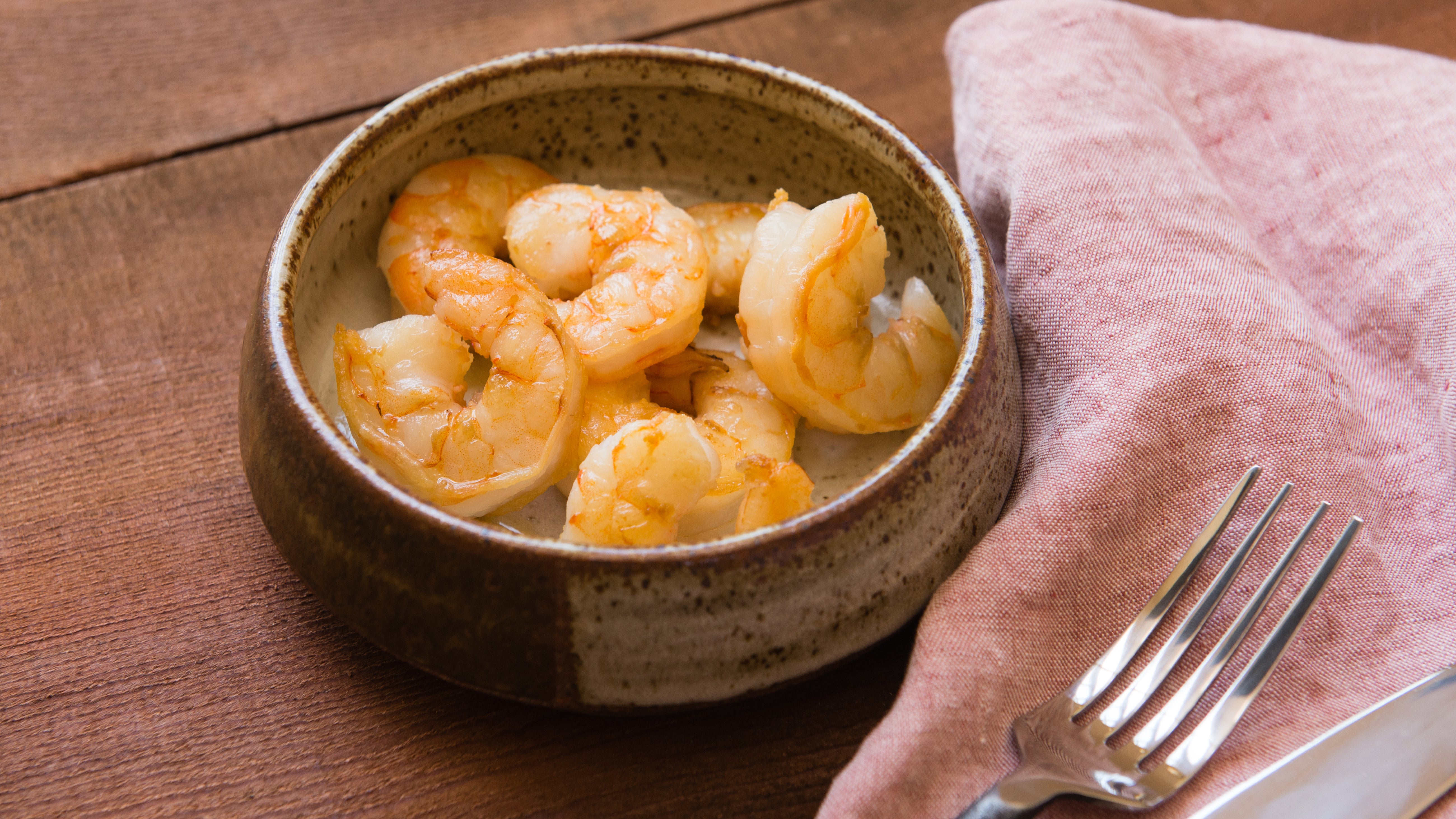 How To Pan Sear Shrimp (5 Minutes On The Stove!) - Wellness by Kay